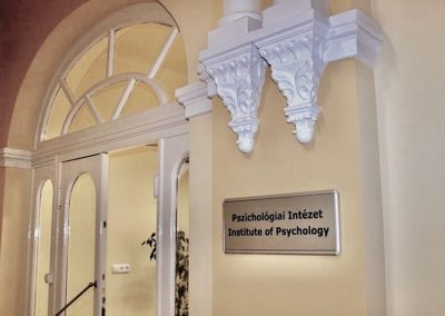 Az SZTE BTK Pszichológiai Intézetének főbejárata az Egyetem u.2. sz. épületben